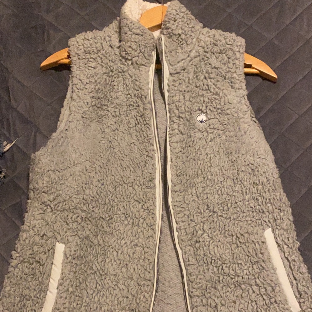 Southern shirt co Sherpa gray vest